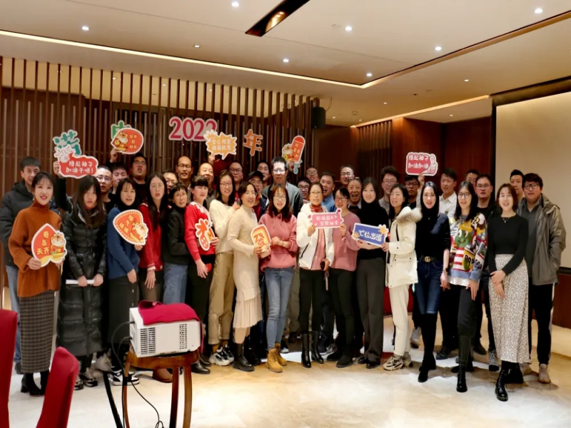 Joining Hands Together，Creating the Future Together